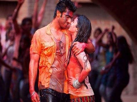 Hottest Holi moments of Bollywood